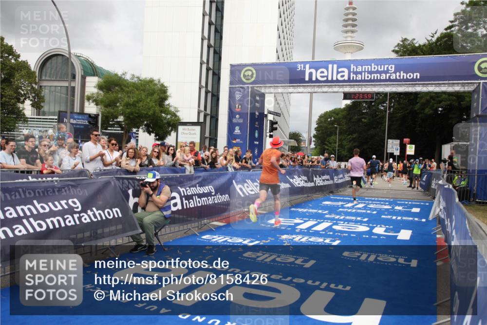 29.06.2025 - hella hamburg halbmarathon Michael Strokosch http://msf.ph/oto/8158426 29.06.2025 10:24:03 Ziel 11194, 13440, 14753 meine-sportfotos.de