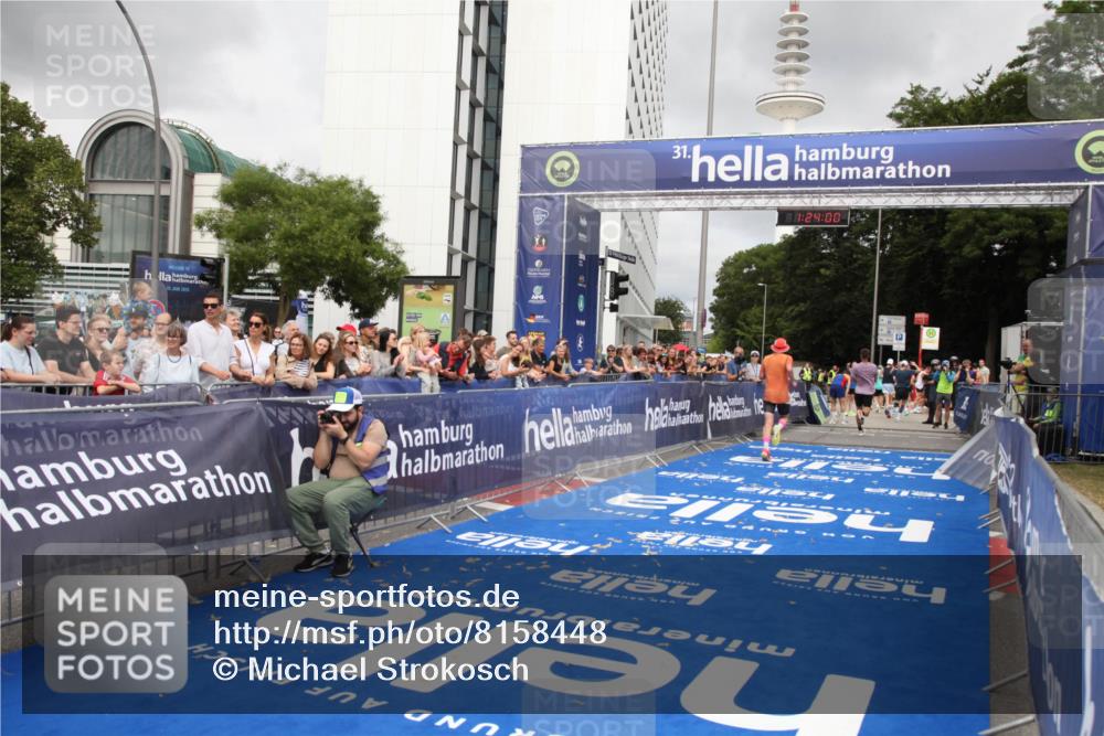 29.06.2025 - hella hamburg halbmarathon Michael Strokosch http://msf.ph/oto/8158448 29.06.2025 10:24:04 Ziel 11194, 13440, 14753 meine-sportfotos.de