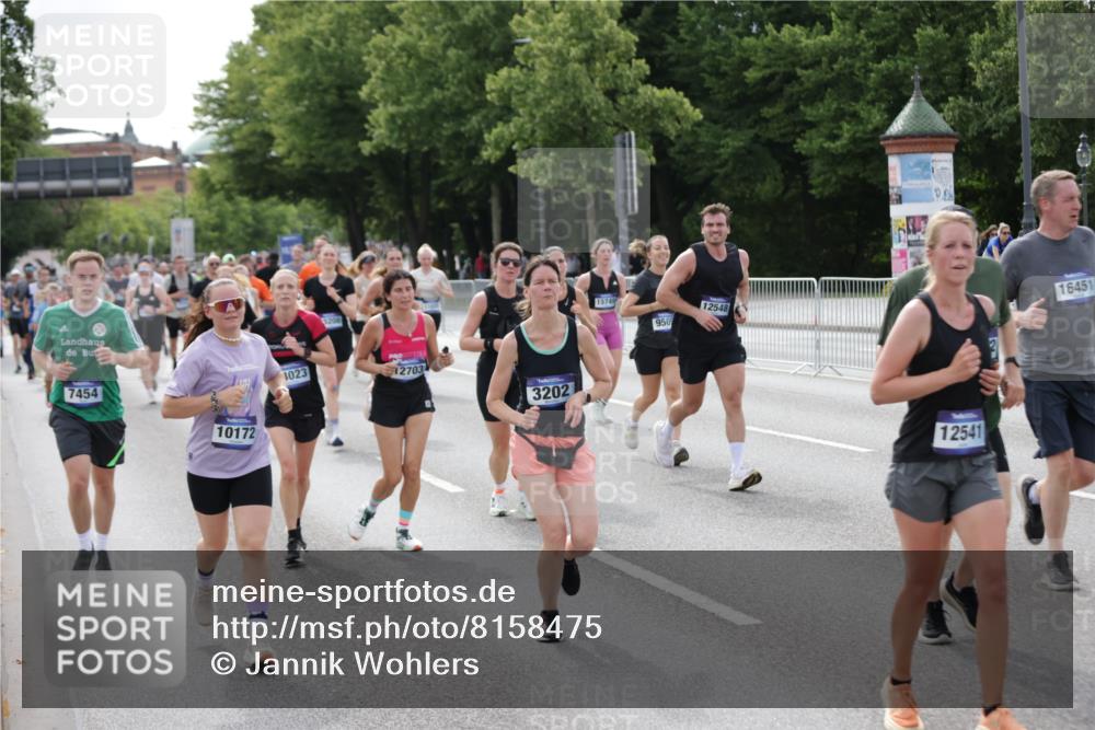 29.06.2025 - hella hamburg halbmarathon Jannik Wohlers http://msf.ph/oto/8158475 29.06.2025 10:18:09 Lombardsbrücke 1234, 1820, 2703, 3202, 3529, 4123, 4383, 4802, 5049, 5909, 5910, 6332, 6533, 7160, 7214, 7454, 8341, 8665, 9222, 9276, 9505, 9586, 9658, 9748, 10172, 10502, 10659, 10687, 10856, 11020, 12541, 12548, 12552, 12703, 12847, 13193, 13341, 13370, 13933, 14023, 14247, 14332, 14627, 14760, 14770, 14967, 15138, 15208, 15393, 15436, 15749, 16209, 16451, 16828, 16833, 17048, 17283, 18246, 18697, 18807, 18825 meine-sportfotos.de