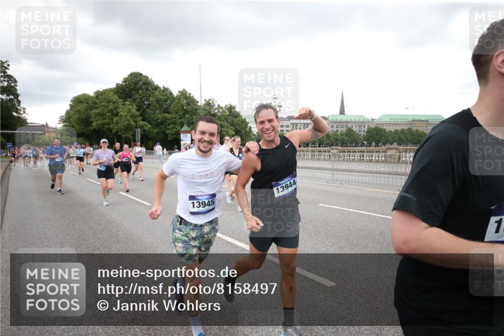 29.06.2025 - hella hamburg halbmarathon Jannik Wohlers http://msf.ph/oto/8158497 29.06.2025 10:54:31 Lombardsbrücke 1198, 2566, 2632, 3002, 4191, 4192, 5392, 5500, 5727, 5882, 6839, 6982, 7238, 8012, 8186, 9521, 9596, 10109, 10331, 10686, 11226, 11287, 11788, 11908, 12240, 12268, 12270, 13283, 13548, 13944, 13945, 13979, 13980, 14752, 15271, 15553, 16432, 16433, 16443, 16637, 16664, 16665, 18168, 18372 meine-sportfotos.de