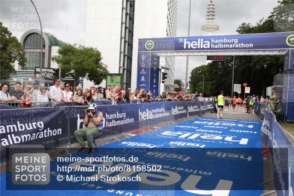 29.06.2025 - hella hamburg halbmarathon Michael Strokosch http://msf.ph/oto/8158502 29.06.2025 10:24:09 Ziel 9269, 10234, 14753, 17614, 19041 meine-sportfotos.de