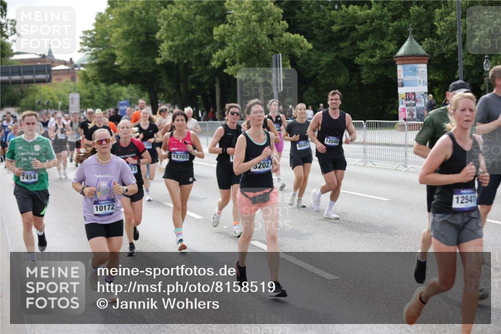 29.06.2025 - hella hamburg halbmarathon Jannik Wohlers http://msf.ph/oto/8158519 29.06.2025 10:18:09 Lombardsbrücke 1234, 1820, 2703, 3202, 3529, 4123, 4383, 4802, 5049, 5909, 5910, 6332, 6533, 7160, 7214, 7454, 8341, 8665, 9222, 9276, 9505, 9586, 9658, 9748, 10172, 10502, 10659, 10687, 10856, 11020, 12541, 12548, 12552, 12703, 12847, 13193, 13341, 13370, 13933, 14023, 14247, 14332, 14627, 14760, 14770, 14967, 15138, 15208, 15393, 15436, 15749, 16209, 16451, 16828, 16833, 17048, 17283, 18246, 18697, 18807, 18825 meine-sportfotos.de