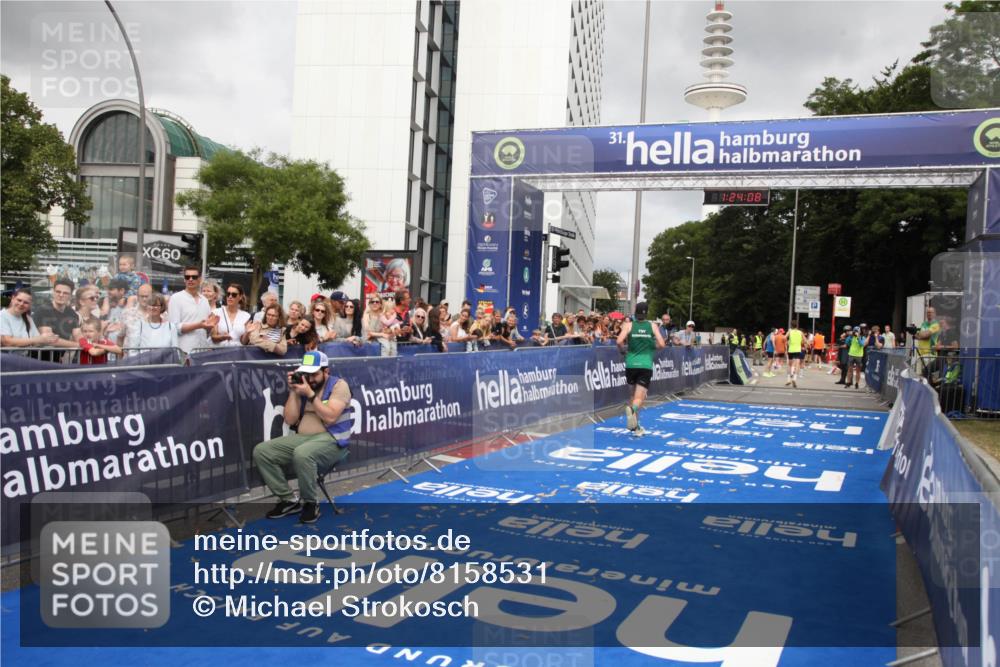 29.06.2025 - hella hamburg halbmarathon Michael Strokosch http://msf.ph/oto/8158531 29.06.2025 10:24:11 Ziel 9269, 10234, 17614, 18569, 19041 meine-sportfotos.de