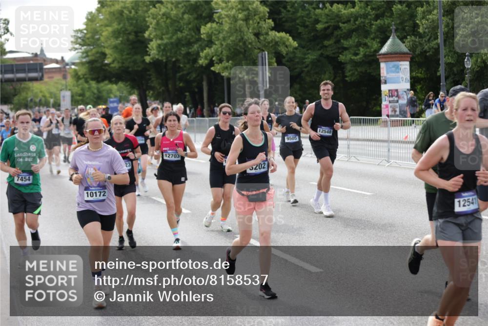 29.06.2025 - hella hamburg halbmarathon Jannik Wohlers http://msf.ph/oto/8158537 29.06.2025 10:18:09 Lombardsbrücke 1234, 1820, 2703, 3202, 3529, 4123, 4383, 4802, 5049, 5909, 5910, 6332, 6533, 7160, 7214, 7454, 8341, 8665, 9222, 9276, 9505, 9586, 9658, 9748, 10172, 10502, 10659, 10687, 10856, 11020, 12541, 12548, 12552, 12703, 12847, 13193, 13341, 13370, 13933, 14023, 14247, 14332, 14627, 14760, 14770, 14967, 15138, 15208, 15393, 15436, 15749, 16209, 16451, 16828, 16833, 17048, 17283, 18246, 18697, 18807, 18825 meine-sportfotos.de