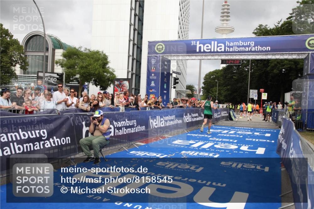 29.06.2025 - hella hamburg halbmarathon Michael Strokosch http://msf.ph/oto/8158545 29.06.2025 10:24:12 Ziel 7331, 9269, 10234, 17614, 18569, 19041 meine-sportfotos.de
