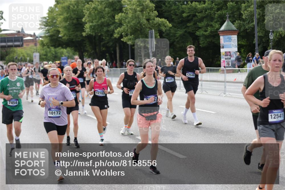 29.06.2025 - hella hamburg halbmarathon Jannik Wohlers http://msf.ph/oto/8158556 29.06.2025 10:18:09 Lombardsbrücke 1234, 1820, 2703, 3202, 3529, 4123, 4383, 4802, 5049, 5909, 5910, 6332, 6533, 7160, 7214, 7454, 8341, 8665, 9222, 9276, 9505, 9586, 9658, 9748, 10172, 10502, 10659, 10687, 10856, 11020, 12541, 12548, 12552, 12703, 12847, 13193, 13341, 13370, 13933, 14023, 14247, 14332, 14627, 14760, 14770, 14967, 15138, 15208, 15393, 15436, 15749, 16209, 16451, 16828, 16833, 17048, 17283, 18246, 18697, 18807, 18825 meine-sportfotos.de