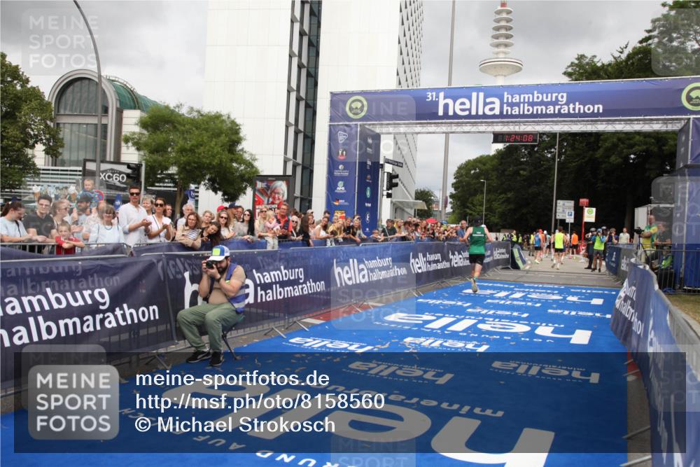 29.06.2025 - hella hamburg halbmarathon Michael Strokosch http://msf.ph/oto/8158560 29.06.2025 10:24:12 Ziel 7331, 9269, 10234, 17614, 18569, 19041 meine-sportfotos.de