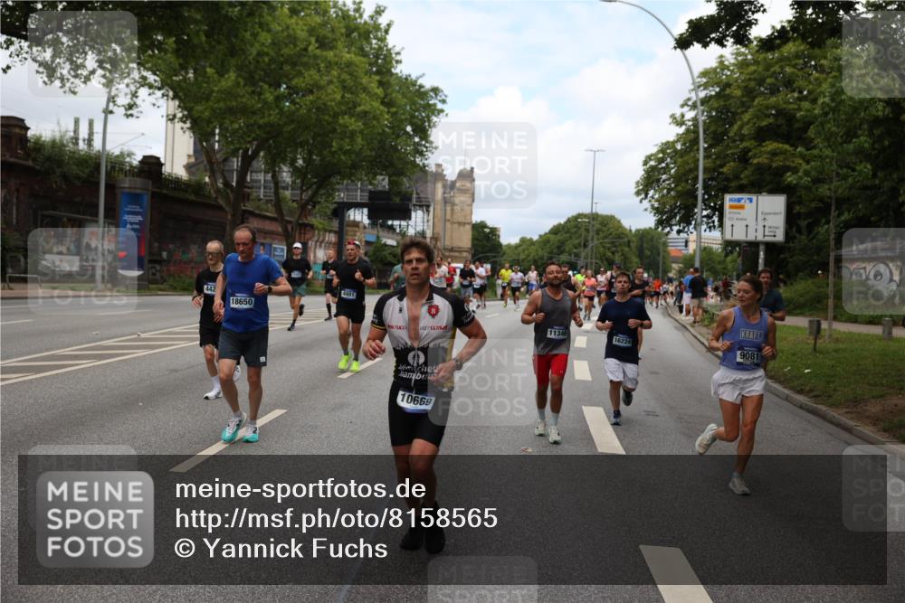 29.06.2025 - hella hamburg halbmarathon Yannick Fuchs http://msf.ph/oto/8158565 29.06.2025 10:38:37 20KM 1057, 1220, 1391, 1415, 1558, 1782, 1902, 1941, 2365, 2402, 2816, 3004, 3021, 3305, 3907, 4310, 4425, 4981, 4991, 4999, 5231, 5275, 5476, 5624, 5884, 6490, 6705, 6903, 6991, 7005, 7191, 7322, 8063, 8722, 9081, 9159, 9374, 9444, 9633, 10193, 10596, 10669, 10930, 11346, 11469, 12159, 12554, 12711, 12966, 13123, 13421, 13996, 14667, 14798, 14816, 15185, 15225, 15233, 15280, 15512, 15862, 16062, 16224, 16316, 16506, 16547, 16893, 17251, 17729, 17748, 18806 meine-sportfotos.de