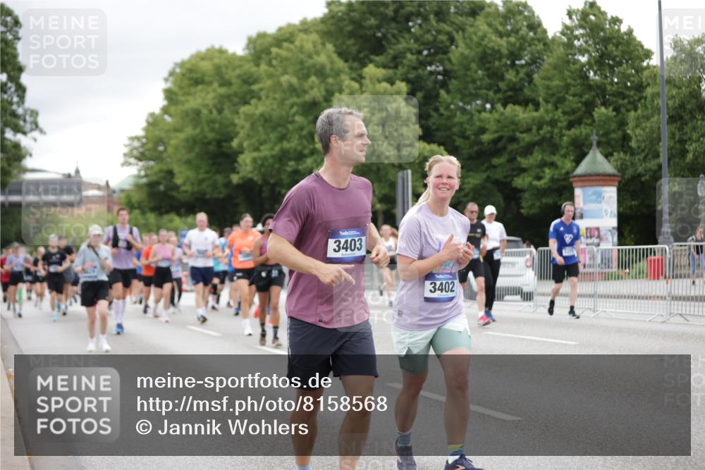 29.06.2025 - hella hamburg halbmarathon Jannik Wohlers http://msf.ph/oto/8158568 29.06.2025 11:01:49 Lombardsbrücke 2292, 2336, 2598, 2747, 2749, 2752, 2753, 2824, 3402, 3403, 3905, 4629, 4727, 4743, 4916, 5051, 5207, 5325, 6212, 6491, 6513, 6766, 6767, 7521, 7621, 8064, 8204, 8697, 9580, 9854, 9990, 9993, 10889, 11206, 11220, 13041, 13557, 13888, 13964, 14394, 14491, 14913, 15055, 15903, 17340, 17867, 18667 meine-sportfotos.de