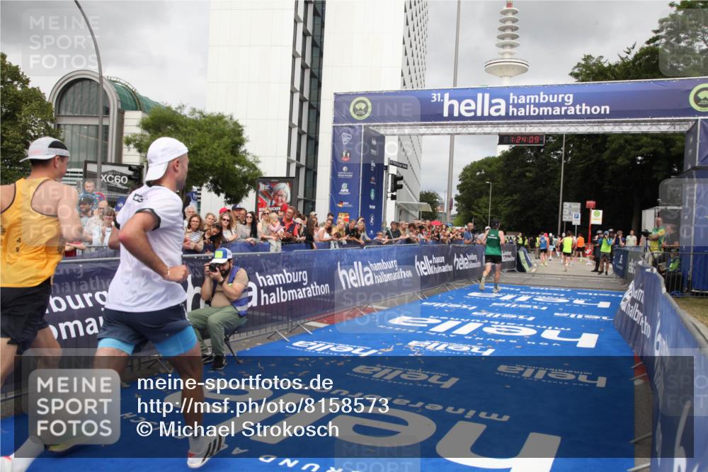 29.06.2025 - hella hamburg halbmarathon Michael Strokosch http://msf.ph/oto/8158573 29.06.2025 10:24:12 Ziel 7331, 9269, 10234, 17614, 18569, 19041 meine-sportfotos.de