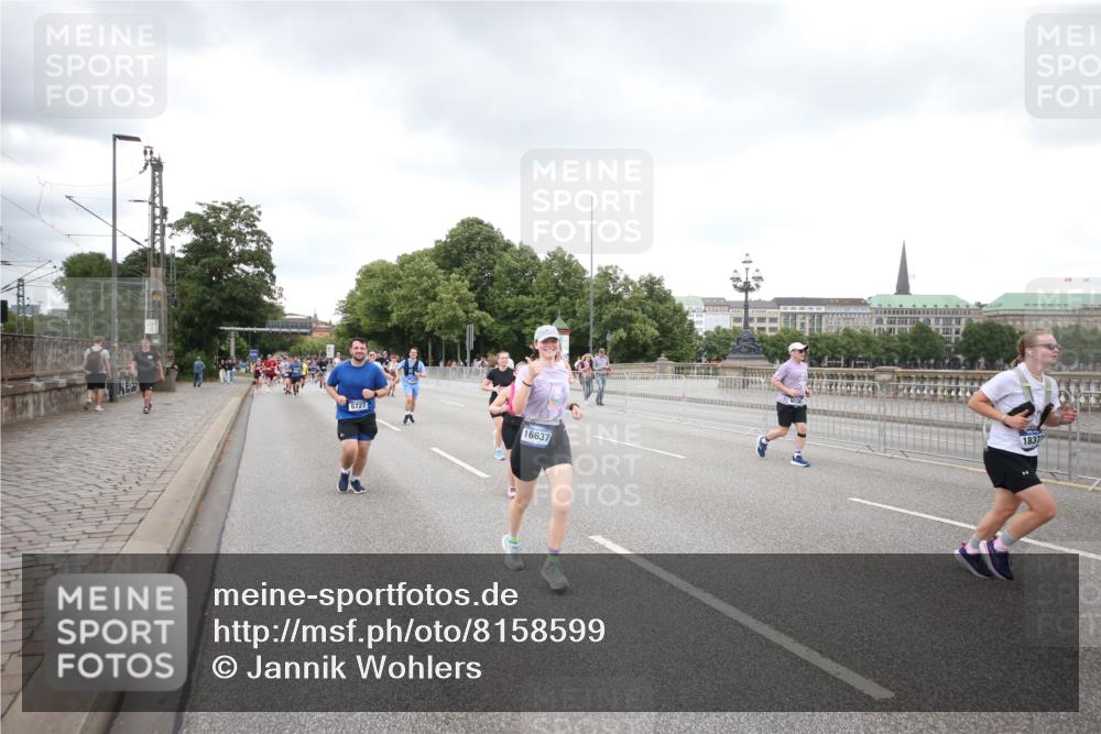 29.06.2025 - hella hamburg halbmarathon Jannik Wohlers http://msf.ph/oto/8158599 29.06.2025 10:54:33 Lombardsbrücke 2566, 2632, 3002, 3274, 4191, 4192, 5392, 5500, 5727, 5882, 6839, 7238, 8012, 8186, 9596, 10109, 10686, 11226, 11788, 11908, 12147, 12148, 12240, 13283, 13548, 13944, 13945, 13979, 13980, 14752, 15271, 15553, 16057, 16432, 16433, 16443, 16637, 16664, 16665, 17090, 18168, 18372 meine-sportfotos.de