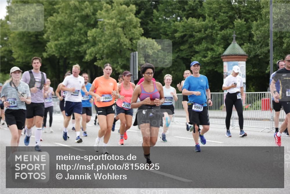 29.06.2025 - hella hamburg halbmarathon Jannik Wohlers http://msf.ph/oto/8158625 29.06.2025 11:01:52 Lombardsbrücke 2292, 2598, 2747, 2749, 2752, 2753, 2824, 3402, 3403, 4629, 4727, 4743, 5207, 5320, 5325, 6491, 6766, 6767, 7342, 7521, 8204, 8697, 9854, 9890, 9990, 9993, 10239, 10889, 11206, 11220, 12769, 12771, 13041, 13336, 13557, 13888, 13964, 14394, 14491, 14913, 15055, 15903, 16917, 17340, 17867, 18667 meine-sportfotos.de