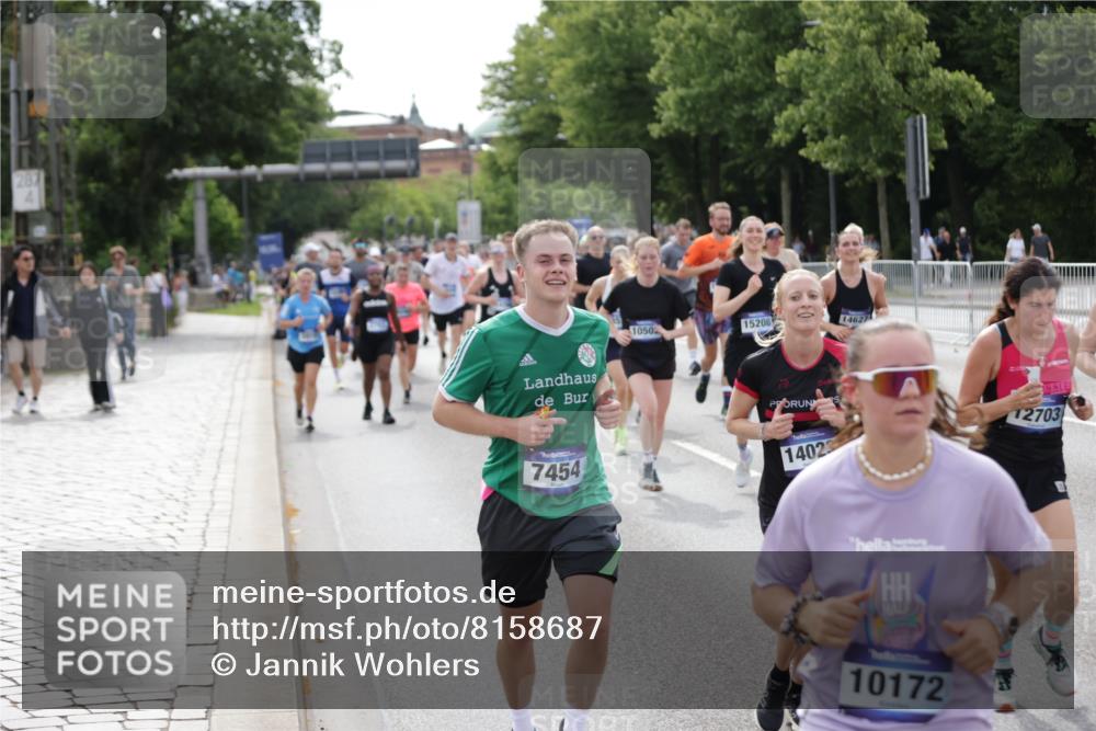 29.06.2025 - hella hamburg halbmarathon Jannik Wohlers http://msf.ph/oto/8158687 29.06.2025 10:18:11 Lombardsbrücke 1234, 1820, 2703, 3202, 3529, 4123, 4383, 4802, 5049, 5910, 6332, 6533, 7160, 7214, 7454, 8341, 8665, 9222, 9276, 9505, 9586, 9658, 9748, 10172, 10502, 10659, 10687, 10856, 11020, 12541, 12548, 12552, 12703, 12847, 13193, 13341, 13933, 14023, 14247, 14332, 14627, 14760, 14770, 14967, 15138, 15208, 15393, 15402, 15436, 15749, 16209, 16451, 16828, 17048, 17283, 17567, 18246, 18336, 18456, 18697, 18807, 18825 meine-sportfotos.de
