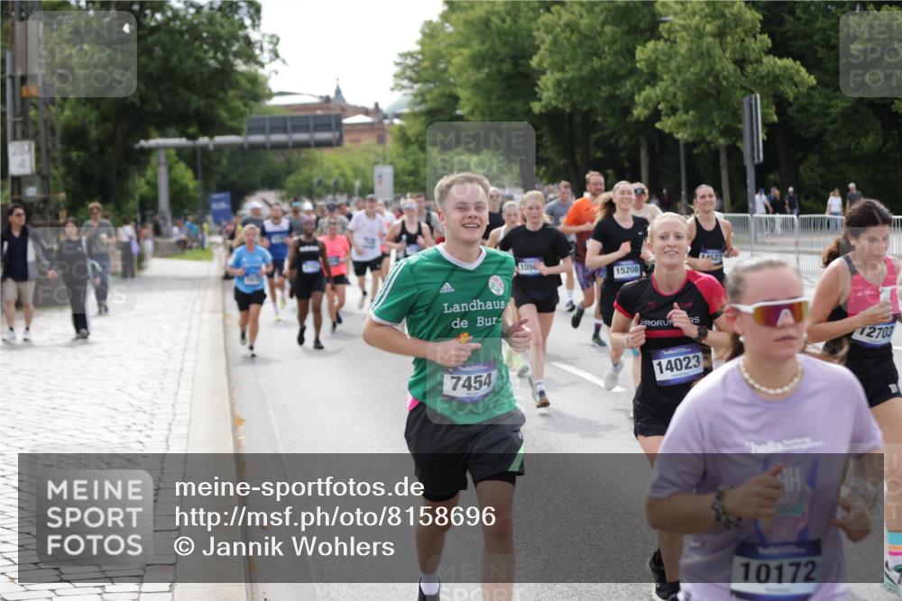 29.06.2025 - hella hamburg halbmarathon Jannik Wohlers http://msf.ph/oto/8158696 29.06.2025 10:18:11 Lombardsbrücke 1234, 1820, 2703, 3202, 3529, 4123, 4383, 4802, 5049, 5910, 6332, 6533, 7160, 7214, 7454, 8341, 8665, 9222, 9276, 9505, 9586, 9658, 9748, 10172, 10502, 10659, 10687, 10856, 11020, 12541, 12548, 12552, 12703, 12847, 13193, 13341, 13933, 14023, 14247, 14332, 14627, 14760, 14770, 14967, 15138, 15208, 15393, 15402, 15436, 15749, 16209, 16451, 16828, 17048, 17283, 17567, 18246, 18336, 18456, 18697, 18807, 18825 meine-sportfotos.de