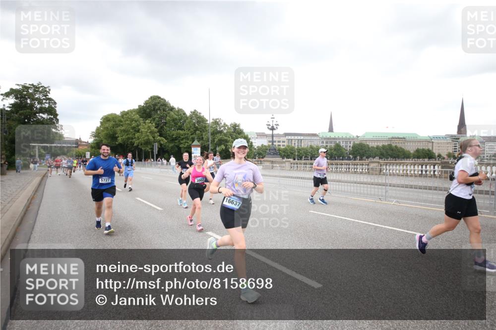 29.06.2025 - hella hamburg halbmarathon Jannik Wohlers http://msf.ph/oto/8158698 29.06.2025 10:54:33 Lombardsbrücke 2566, 2632, 3002, 3274, 4191, 4192, 5392, 5500, 5727, 5882, 6839, 7238, 8012, 8186, 9596, 10109, 10686, 11226, 11788, 11908, 12147, 12148, 12240, 13283, 13548, 13944, 13945, 13979, 13980, 14752, 15271, 15553, 16057, 16432, 16433, 16443, 16637, 16664, 16665, 17090, 18168, 18372 meine-sportfotos.de
