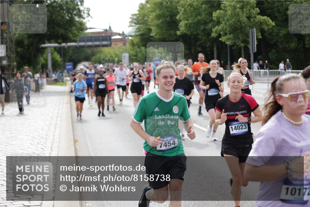 29.06.2025 - hella hamburg halbmarathon Jannik Wohlers http://msf.ph/oto/8158738 29.06.2025 10:18:11 Lombardsbrücke 1234, 1820, 2703, 3202, 3529, 4123, 4383, 4802, 5049, 5910, 6332, 6533, 7160, 7214, 7454, 8341, 8665, 9222, 9276, 9505, 9586, 9658, 9748, 10172, 10502, 10659, 10687, 10856, 11020, 12541, 12548, 12552, 12703, 12847, 13193, 13341, 13933, 14023, 14247, 14332, 14627, 14760, 14770, 14967, 15138, 15208, 15393, 15402, 15436, 15749, 16209, 16451, 16828, 17048, 17283, 17567, 18246, 18336, 18456, 18697, 18807, 18825 meine-sportfotos.de