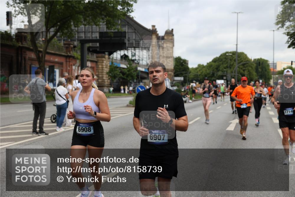 29.06.2025 - hella hamburg halbmarathon Yannick Fuchs http://msf.ph/oto/8158739 29.06.2025 10:58:58 20KM 1062, 1186, 1229, 1842, 1863, 2136, 2698, 3328, 3572, 3663, 3746, 4945, 5354, 5365, 6489, 6590, 6907, 6908, 7271, 7717, 8405, 9986, 10067, 10402, 10824, 10962, 11027, 11556, 12177, 12211, 12212, 12473, 12475, 12781, 13210, 13793, 14022, 14465, 15009, 16344, 16367, 16605, 16770, 16911, 17140, 17441, 17763, 17895, 18196, 18324, 18575, 18577, 18707, 18768 meine-sportfotos.de