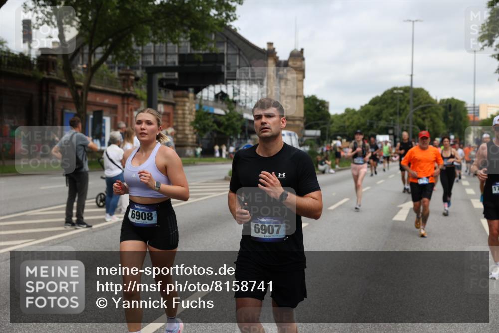 29.06.2025 - hella hamburg halbmarathon Yannick Fuchs http://msf.ph/oto/8158741 29.06.2025 10:58:58 20KM 1062, 1186, 1229, 1842, 1863, 2136, 2698, 3328, 3572, 3663, 3746, 4945, 5354, 5365, 6489, 6590, 6907, 6908, 7271, 7717, 8405, 9986, 10067, 10402, 10824, 10962, 11027, 11556, 12177, 12211, 12212, 12473, 12475, 12781, 13210, 13793, 14022, 14465, 15009, 16344, 16367, 16605, 16770, 16911, 17140, 17441, 17763, 17895, 18196, 18324, 18575, 18577, 18707, 18768 meine-sportfotos.de