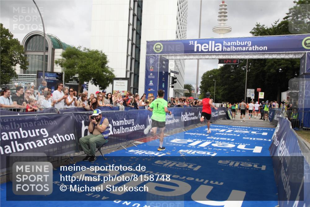 29.06.2025 - hella hamburg halbmarathon Michael Strokosch http://msf.ph/oto/8158748 29.06.2025 10:24:22 Ziel 5612, 6816, 18695 meine-sportfotos.de