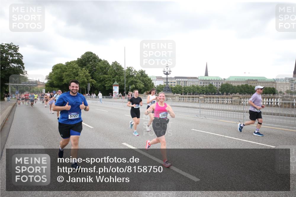 29.06.2025 - hella hamburg halbmarathon Jannik Wohlers http://msf.ph/oto/8158750 29.06.2025 10:54:34 Lombardsbrücke 2566, 2632, 3002, 3274, 4191, 4192, 5392, 5500, 5727, 5882, 6839, 6944, 7238, 8186, 9596, 10109, 10686, 11226, 11788, 11908, 12147, 12148, 12240, 13283, 13548, 13944, 13945, 13979, 13980, 14515, 14651, 14752, 15553, 16057, 16432, 16433, 16443, 16637, 16664, 16665, 17090, 18372 meine-sportfotos.de