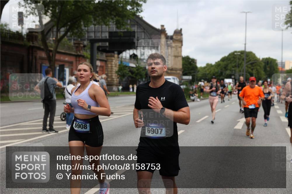 29.06.2025 - hella hamburg halbmarathon Yannick Fuchs http://msf.ph/oto/8158753 29.06.2025 10:58:58 20KM 1062, 1186, 1229, 1842, 1863, 2136, 2698, 3328, 3572, 3663, 3746, 4945, 5354, 5365, 6489, 6590, 6907, 6908, 7271, 7717, 8405, 9986, 10067, 10402, 10824, 10962, 11027, 11556, 12177, 12211, 12212, 12473, 12475, 12781, 13210, 13793, 14022, 14465, 15009, 16344, 16367, 16605, 16770, 16911, 17140, 17441, 17763, 17895, 18196, 18324, 18575, 18577, 18707, 18768 meine-sportfotos.de