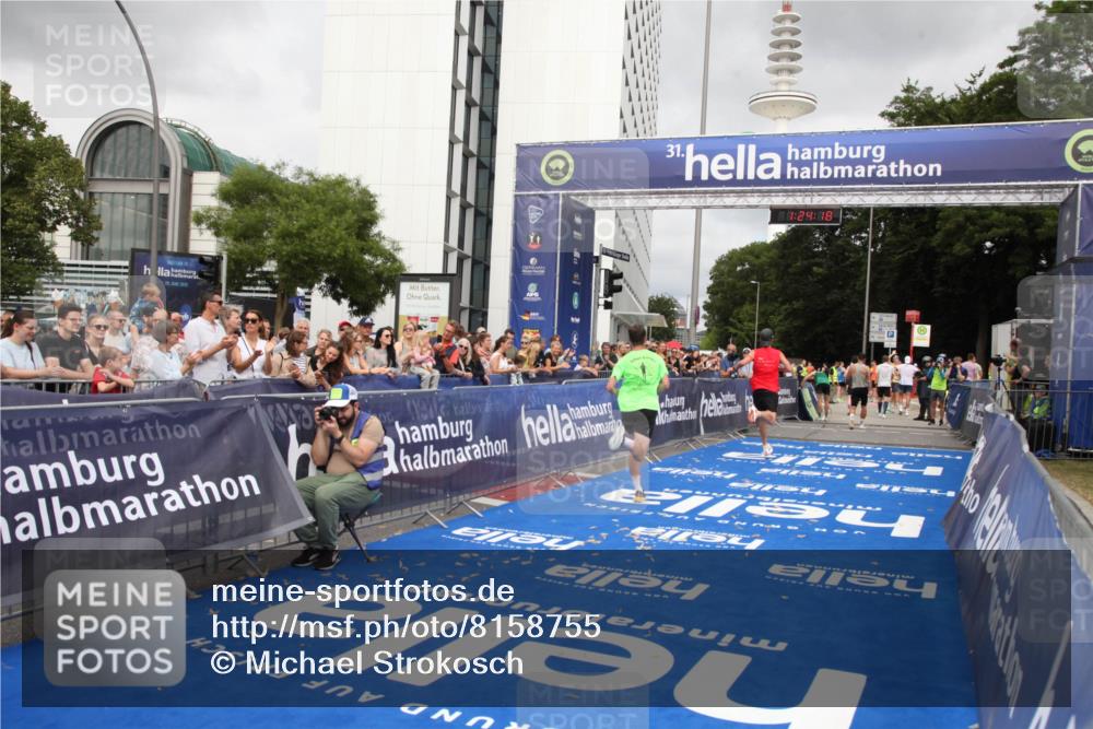 29.06.2025 - hella hamburg halbmarathon Michael Strokosch http://msf.ph/oto/8158755 29.06.2025 10:24:22 Ziel 5612, 6816, 18695 meine-sportfotos.de