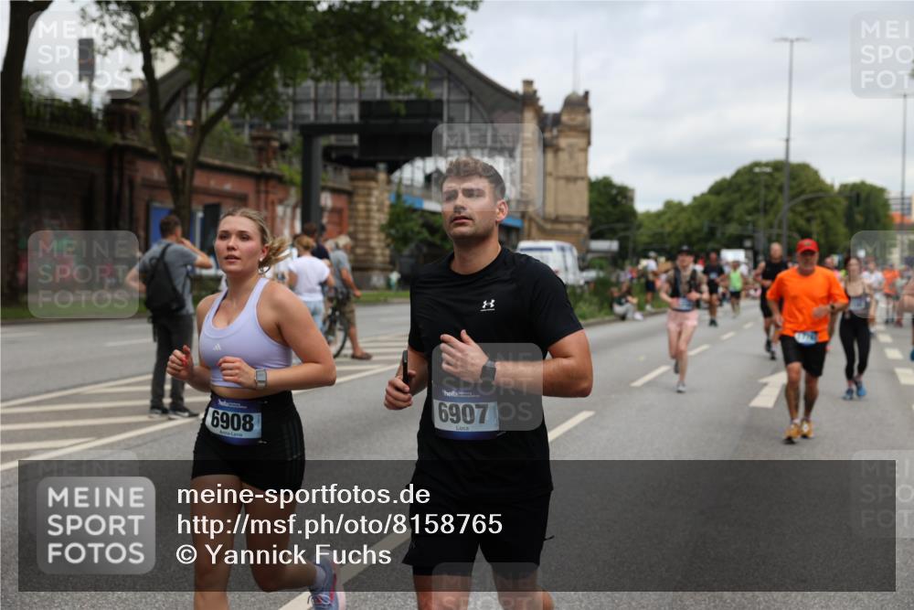 29.06.2025 - hella hamburg halbmarathon Yannick Fuchs http://msf.ph/oto/8158765 29.06.2025 10:58:59 20KM 1062, 1186, 1229, 1842, 1863, 2136, 2698, 3328, 3572, 3663, 3746, 4945, 5354, 5365, 6489, 6590, 6907, 6908, 7271, 7717, 8405, 9986, 10067, 10402, 10824, 10962, 11027, 11556, 12177, 12211, 12212, 12473, 12475, 12781, 13210, 13793, 14022, 14465, 15009, 16344, 16367, 16605, 16770, 16911, 17140, 17441, 17763, 17895, 18196, 18324, 18575, 18577, 18707, 18732, 18768 meine-sportfotos.de