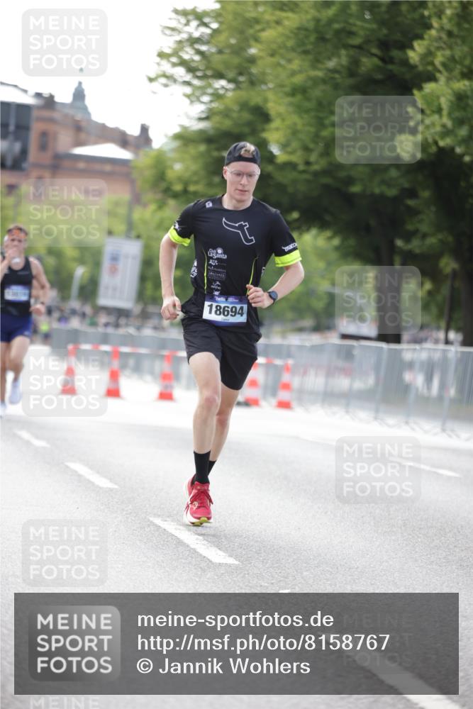 29.06.2025 - hella hamburg halbmarathon Jannik Wohlers http://msf.ph/oto/8158767 29.06.2025 09:38:55 Lombardsbrücke 4524, 14188, 16529, 18694, 19072 meine-sportfotos.de