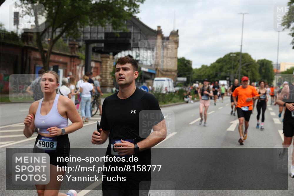 29.06.2025 - hella hamburg halbmarathon Yannick Fuchs http://msf.ph/oto/8158777 29.06.2025 10:58:59 20KM 1062, 1186, 1229, 1842, 1863, 2136, 2698, 3328, 3572, 3663, 3746, 4945, 5354, 5365, 6489, 6590, 6907, 6908, 7271, 7717, 8405, 9986, 10067, 10402, 10824, 10962, 11027, 11556, 12177, 12211, 12212, 12473, 12475, 12781, 13210, 13793, 14022, 14465, 15009, 16344, 16367, 16605, 16770, 16911, 17140, 17441, 17763, 17895, 18196, 18324, 18575, 18577, 18707, 18732, 18768 meine-sportfotos.de