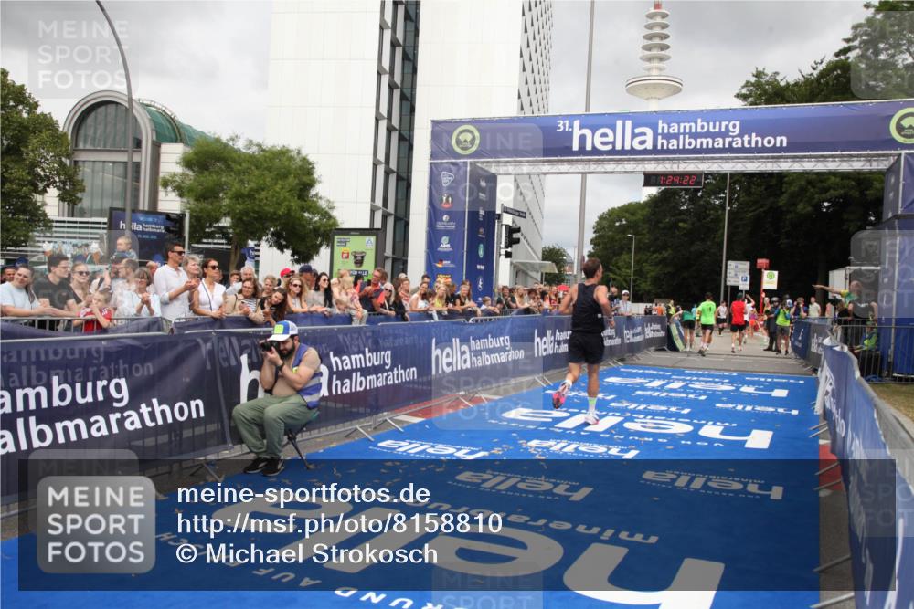 29.06.2025 - hella hamburg halbmarathon Michael Strokosch http://msf.ph/oto/8158810 29.06.2025 10:24:25 Ziel 5612, 18695 meine-sportfotos.de