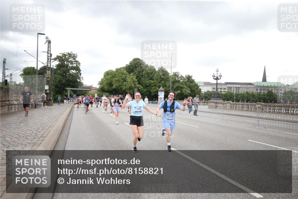 29.06.2025 - hella hamburg halbmarathon Jannik Wohlers http://msf.ph/oto/8158821 29.06.2025 10:54:36 Lombardsbrücke 2452, 2566, 3002, 3274, 4191, 4192, 5392, 5500, 5727, 6395, 6396, 6839, 6944, 7238, 8186, 9596, 10109, 10686, 11226, 11737, 11788, 11908, 12147, 12148, 12240, 13283, 13548, 13944, 13945, 13979, 13980, 14515, 14651, 14752, 16057, 16432, 16433, 16637, 16664, 16665, 17090, 18372 meine-sportfotos.de