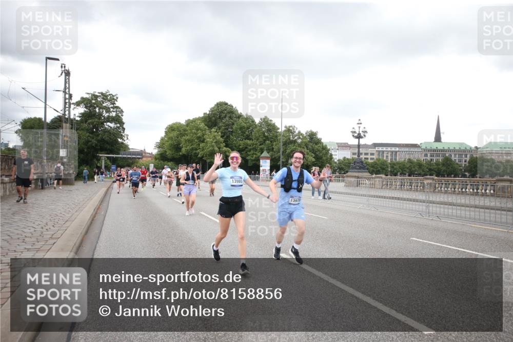29.06.2025 - hella hamburg halbmarathon Jannik Wohlers http://msf.ph/oto/8158856 29.06.2025 10:54:36 Lombardsbrücke 2452, 2566, 3002, 3274, 4191, 4192, 5392, 5500, 5727, 6395, 6396, 6839, 6944, 7238, 8186, 9596, 10109, 10686, 11226, 11737, 11788, 11908, 12147, 12148, 12240, 13283, 13548, 13944, 13945, 13979, 13980, 14515, 14651, 14752, 16057, 16432, 16433, 16637, 16664, 16665, 17090, 18372 meine-sportfotos.de
