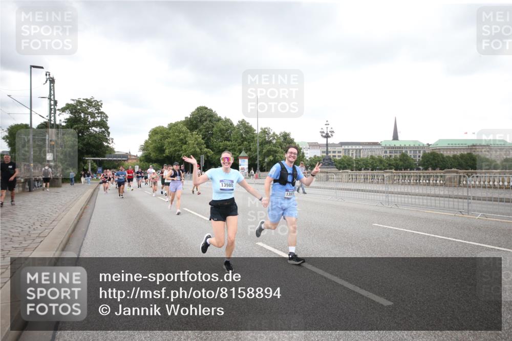 29.06.2025 - hella hamburg halbmarathon Jannik Wohlers http://msf.ph/oto/8158894 29.06.2025 10:54:36 Lombardsbrücke 2452, 2566, 3002, 3274, 4191, 4192, 5392, 5500, 5727, 6395, 6396, 6839, 6944, 7238, 8186, 9596, 10109, 10686, 11226, 11737, 11788, 11908, 12147, 12148, 12240, 13283, 13548, 13944, 13945, 13979, 13980, 14515, 14651, 14752, 16057, 16432, 16433, 16637, 16664, 16665, 17090, 18372 meine-sportfotos.de
