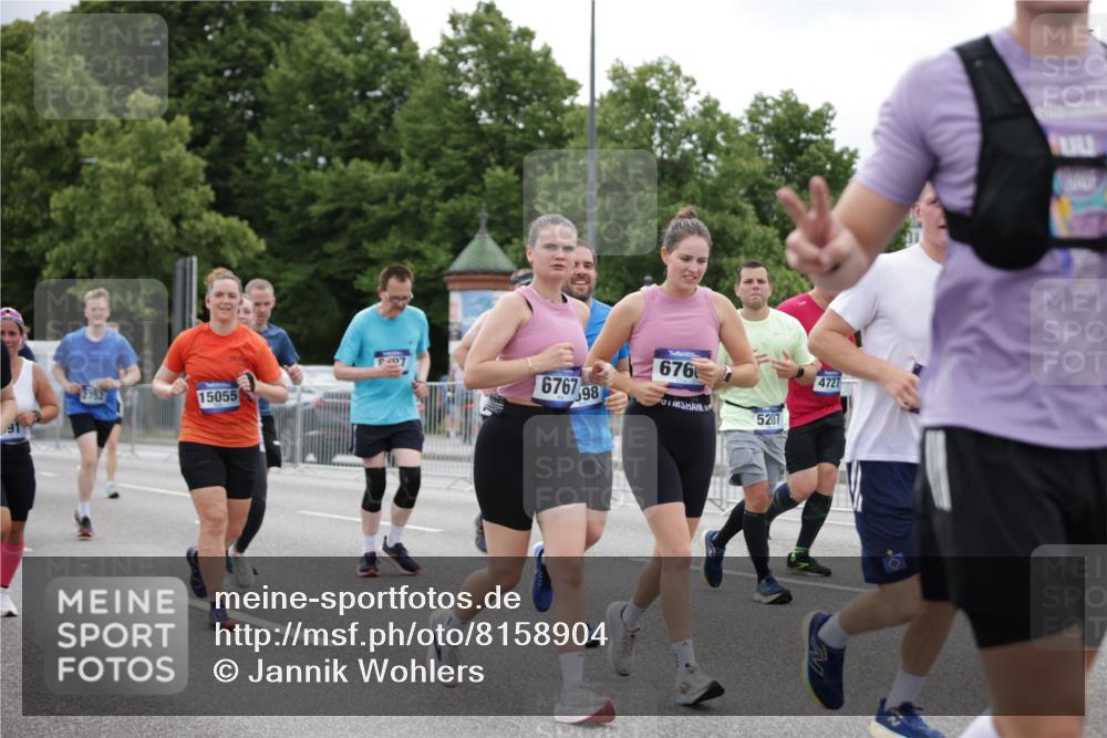 29.06.2025 - hella hamburg halbmarathon Jannik Wohlers http://msf.ph/oto/8158904 29.06.2025 11:01:57 Lombardsbrücke 1236, 2292, 2598, 2747, 2749, 2752, 2753, 2824, 3349, 3402, 3403, 3615, 4064, 4416, 4420, 4421, 4671, 4727, 4743, 5207, 5320, 5626, 6491, 6766, 6767, 7342, 7521, 8204, 8697, 9627, 9854, 9890, 9990, 9993, 10239, 10889, 11220, 12769, 12771, 12999, 13336, 13888, 14394, 15055, 16598, 16917, 17340, 17867, 18667 meine-sportfotos.de