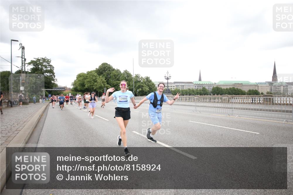 29.06.2025 - hella hamburg halbmarathon Jannik Wohlers http://msf.ph/oto/8158924 29.06.2025 10:54:37 Lombardsbrücke 1013, 2090, 2452, 3002, 3274, 4191, 4192, 5392, 5727, 6395, 6396, 6839, 6944, 7238, 9596, 10109, 10686, 11737, 11788, 11908, 12147, 12148, 12240, 13548, 13944, 13945, 13979, 13980, 14515, 14651, 14752, 15782, 16057, 16432, 16433, 16637, 16664, 16665, 17090, 18372 meine-sportfotos.de