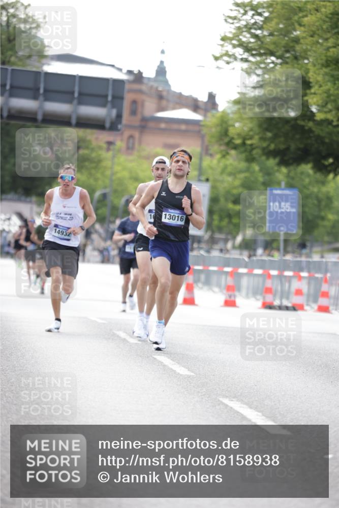 29.06.2025 - hella hamburg halbmarathon Jannik Wohlers http://msf.ph/oto/8158938 29.06.2025 09:38:57 Lombardsbrücke 4524, 13016, 14188, 16548, 18694, 19072 meine-sportfotos.de