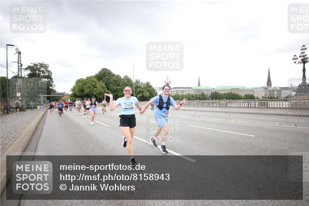 29.06.2025 - hella hamburg halbmarathon Jannik Wohlers http://msf.ph/oto/8158943 29.06.2025 10:54:37 Lombardsbrücke 1013, 2090, 2452, 3002, 3274, 4191, 4192, 5392, 5727, 6395, 6396, 6839, 6944, 7238, 9596, 10109, 10686, 11737, 11788, 11908, 12147, 12148, 12240, 13548, 13944, 13945, 13979, 13980, 14515, 14651, 14752, 15782, 16057, 16432, 16433, 16637, 16664, 16665, 17090, 18372 meine-sportfotos.de