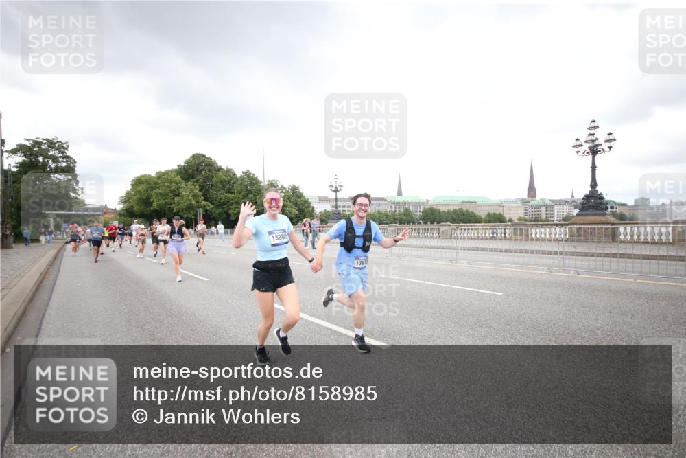 29.06.2025 - hella hamburg halbmarathon Jannik Wohlers http://msf.ph/oto/8158985 29.06.2025 10:54:37 Lombardsbrücke 1013, 2090, 2452, 3002, 3274, 4191, 4192, 5392, 5727, 6395, 6396, 6839, 6944, 7238, 9596, 10109, 10686, 11737, 11788, 11908, 12147, 12148, 12240, 13548, 13944, 13945, 13979, 13980, 14515, 14651, 14752, 15782, 16057, 16432, 16433, 16637, 16664, 16665, 17090, 18372 meine-sportfotos.de