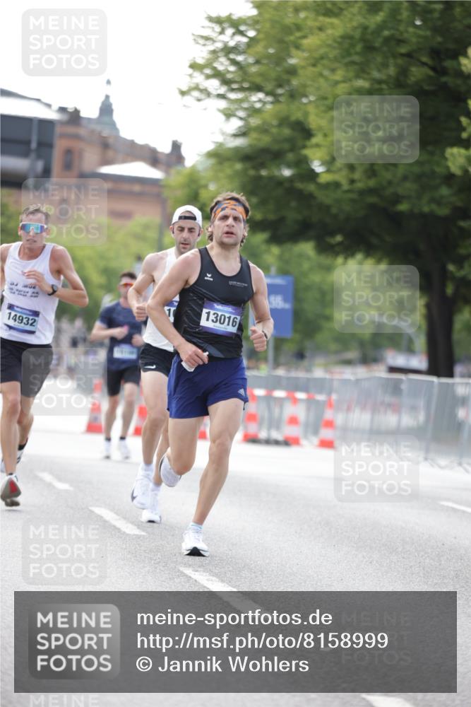 29.06.2025 - hella hamburg halbmarathon Jannik Wohlers http://msf.ph/oto/8158999 29.06.2025 09:38:58 Lombardsbrücke 4524, 13016, 14188, 14932, 16548, 18694, 19072 meine-sportfotos.de