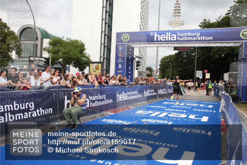 29.06.2025 - hella hamburg halbmarathon Michael Strokosch http://msf.ph/oto/8159017 29.06.2025 10:24:43 Ziel 2892, 14506 meine-sportfotos.de