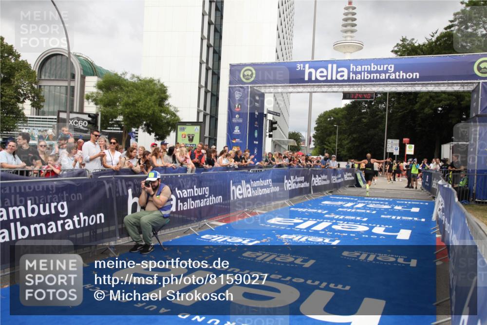 29.06.2025 - hella hamburg halbmarathon Michael Strokosch http://msf.ph/oto/8159027 29.06.2025 10:24:44 Ziel 2892, 14506 meine-sportfotos.de