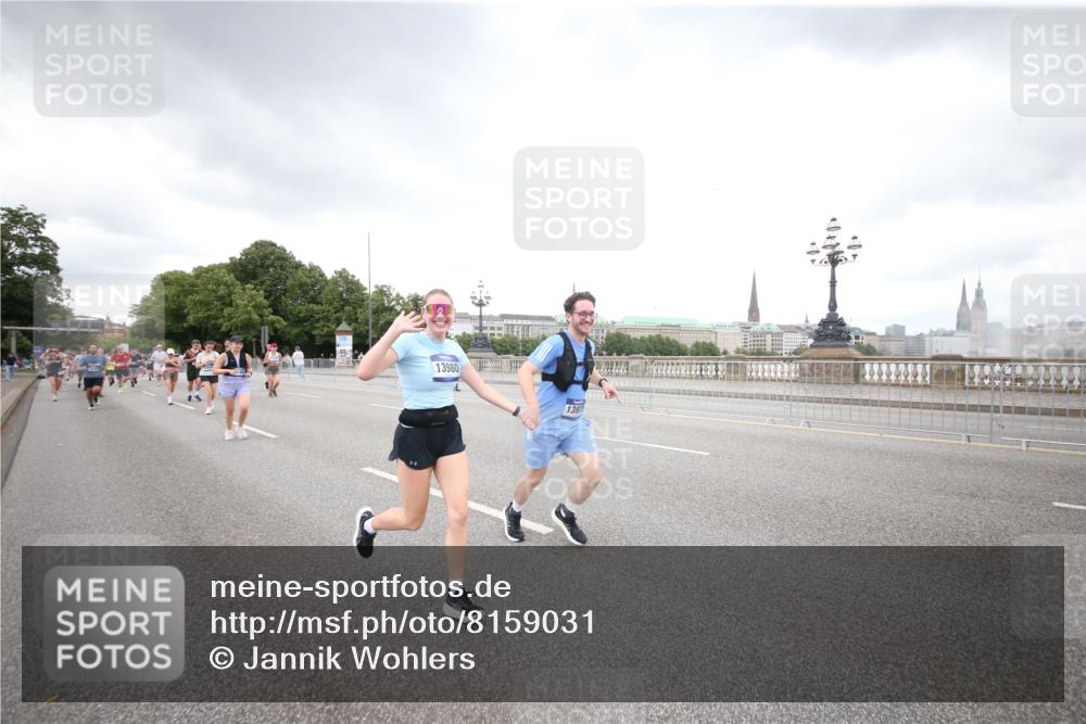 29.06.2025 - hella hamburg halbmarathon Jannik Wohlers http://msf.ph/oto/8159031 29.06.2025 10:54:37 Lombardsbrücke 1013, 2090, 2452, 3002, 3274, 4191, 4192, 5392, 5727, 6395, 6396, 6839, 6944, 7238, 9596, 10109, 10686, 11737, 11788, 11908, 12147, 12148, 12240, 13548, 13944, 13945, 13979, 13980, 14515, 14651, 14752, 15782, 16057, 16432, 16433, 16637, 16664, 16665, 17090, 18372 meine-sportfotos.de