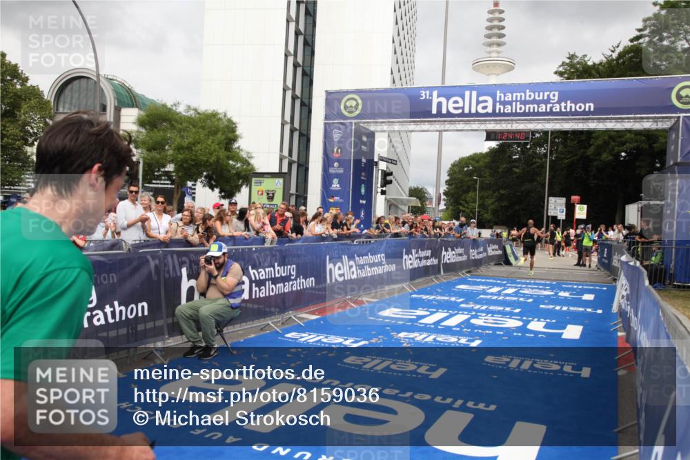 29.06.2025 - hella hamburg halbmarathon Michael Strokosch http://msf.ph/oto/8159036 29.06.2025 10:24:44 Ziel 2892, 14506 meine-sportfotos.de
