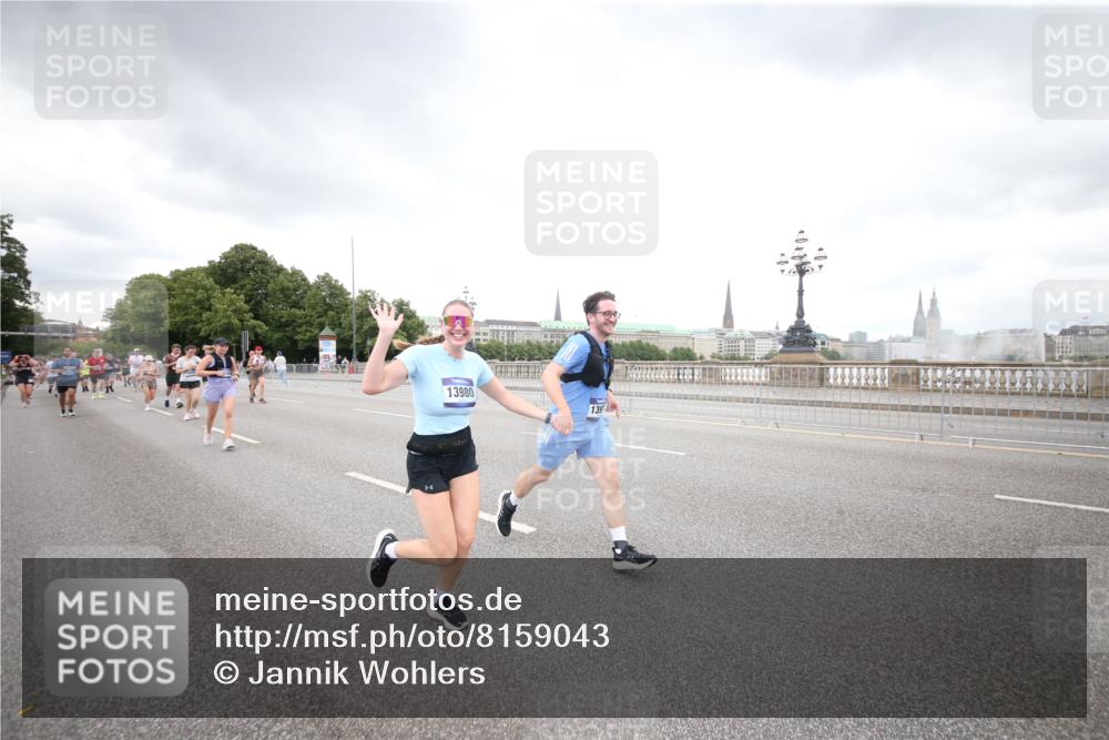29.06.2025 - hella hamburg halbmarathon Jannik Wohlers http://msf.ph/oto/8159043 29.06.2025 10:54:37 Lombardsbrücke 1013, 2090, 2452, 3002, 3274, 4191, 4192, 5392, 5727, 6395, 6396, 6839, 6944, 7238, 9596, 10109, 10686, 11737, 11788, 11908, 12147, 12148, 12240, 13548, 13944, 13945, 13979, 13980, 14515, 14651, 14752, 15782, 16057, 16432, 16433, 16637, 16664, 16665, 17090, 18372 meine-sportfotos.de