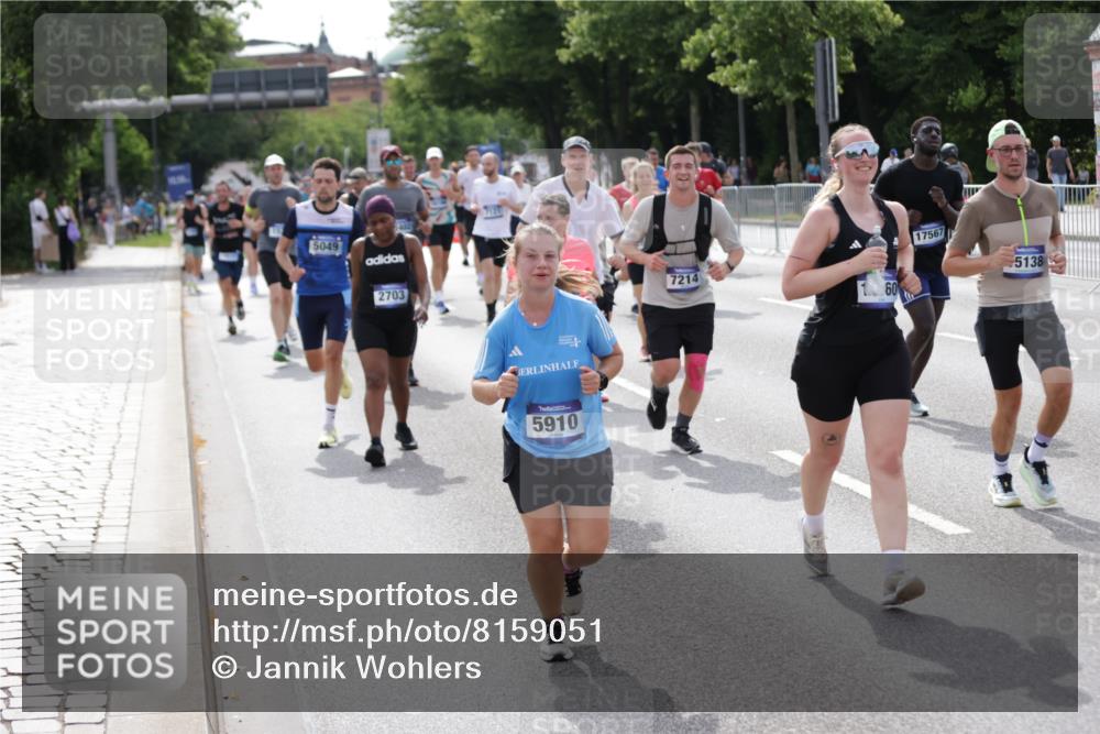 29.06.2025 - hella hamburg halbmarathon Jannik Wohlers http://msf.ph/oto/8159051 29.06.2025 10:18:16 Lombardsbrücke 1234, 1521, 1820, 2703, 2781, 2821, 3202, 3529, 3591, 3592, 4123, 4383, 4802, 5049, 5264, 5834, 5910, 6533, 7121, 7160, 7214, 7454, 8341, 8665, 9276, 9505, 9586, 9658, 9748, 10172, 10502, 10687, 10856, 11020, 12239, 12347, 12541, 12548, 12552, 12703, 12847, 12890, 13193, 14023, 14247, 14294, 14332, 14532, 14627, 14760, 14967, 15138, 15208, 15402, 15436, 15749, 15881, 16196, 16209, 16451, 17027, 17048, 17052, 17567, 18246, 18336, 18456 meine-sportfotos.de