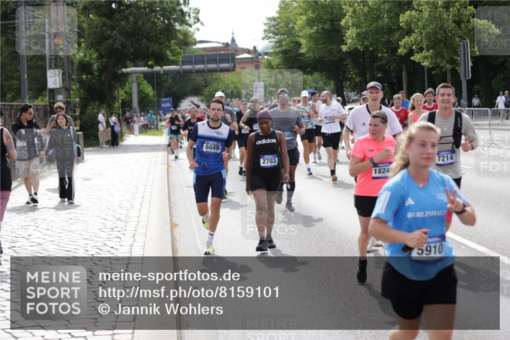 29.06.2025 - hella hamburg halbmarathon Jannik Wohlers http://msf.ph/oto/8159101 29.06.2025 10:18:17 Lombardsbrücke 1234, 1521, 1820, 2703, 2781, 2821, 3202, 3529, 3591, 3592, 4383, 4802, 5049, 5264, 5266, 5834, 5910, 6533, 7051, 7121, 7214, 7454, 8341, 8665, 9276, 9505, 9586, 9658, 9748, 10172, 10502, 10856, 11020, 12239, 12347, 12541, 12548, 12552, 12703, 12847, 12890, 13193, 14023, 14247, 14294, 14332, 14532, 14627, 14760, 14967, 15138, 15208, 15402, 15436, 15749, 15881, 16196, 16451, 17027, 17030, 17048, 17052, 17490, 17567, 18246, 18336, 18456 meine-sportfotos.de
