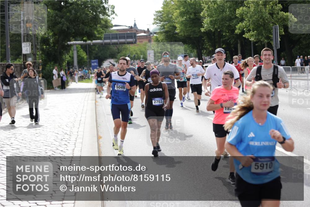 29.06.2025 - hella hamburg halbmarathon Jannik Wohlers http://msf.ph/oto/8159115 29.06.2025 10:18:17 Lombardsbrücke 1234, 1521, 1820, 2703, 2781, 2821, 3202, 3529, 3591, 3592, 4383, 4802, 5049, 5264, 5266, 5834, 5910, 6533, 7051, 7121, 7214, 7454, 8341, 8665, 9276, 9505, 9586, 9658, 9748, 10172, 10502, 10856, 11020, 12239, 12347, 12541, 12548, 12552, 12703, 12847, 12890, 13193, 14023, 14247, 14294, 14332, 14532, 14627, 14760, 14967, 15138, 15208, 15402, 15436, 15749, 15881, 16196, 16451, 17027, 17030, 17048, 17052, 17490, 17567, 18246, 18336, 18456 meine-sportfotos.de