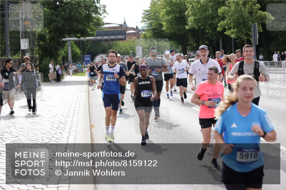 29.06.2025 - hella hamburg halbmarathon Jannik Wohlers http://msf.ph/oto/8159122 29.06.2025 10:18:17 Lombardsbrücke 1234, 1521, 1820, 2703, 2781, 2821, 3202, 3529, 3591, 3592, 4383, 4802, 5049, 5264, 5266, 5834, 5910, 6533, 7051, 7121, 7214, 7454, 8341, 8665, 9276, 9505, 9586, 9658, 9748, 10172, 10502, 10856, 11020, 12239, 12347, 12541, 12548, 12552, 12703, 12847, 12890, 13193, 14023, 14247, 14294, 14332, 14532, 14627, 14760, 14967, 15138, 15208, 15402, 15436, 15749, 15881, 16196, 16451, 17027, 17030, 17048, 17052, 17490, 17567, 18246, 18336, 18456 meine-sportfotos.de