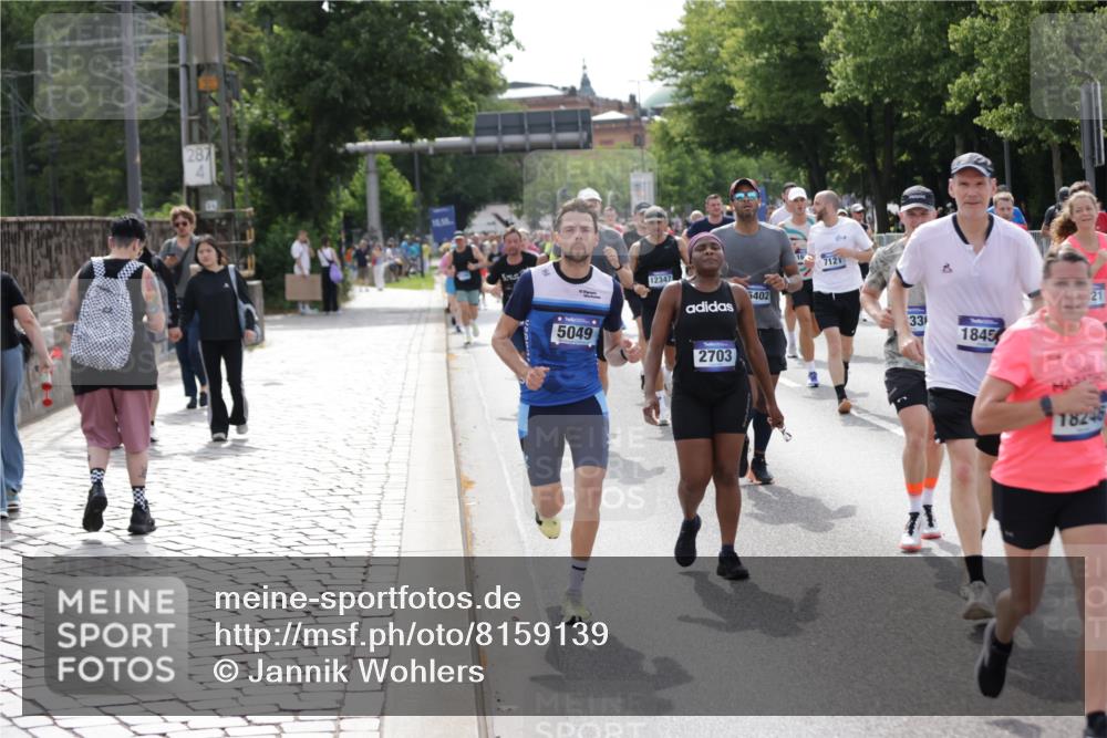 29.06.2025 - hella hamburg halbmarathon Jannik Wohlers http://msf.ph/oto/8159139 29.06.2025 10:18:17 Lombardsbrücke 1234, 1521, 1820, 2703, 2781, 2821, 3202, 3529, 3591, 3592, 4383, 4802, 5049, 5264, 5266, 5834, 5910, 6533, 7051, 7121, 7214, 7454, 8341, 8665, 9276, 9505, 9586, 9658, 9748, 10172, 10502, 10856, 11020, 12239, 12347, 12541, 12548, 12552, 12703, 12847, 12890, 13193, 14023, 14247, 14294, 14332, 14532, 14627, 14760, 14967, 15138, 15208, 15402, 15436, 15749, 15881, 16196, 16451, 17027, 17030, 17048, 17052, 17490, 17567, 18246, 18336, 18456 meine-sportfotos.de
