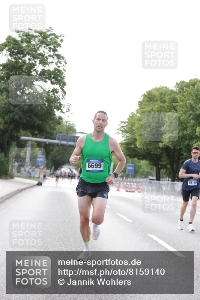 29.06.2025 - hella hamburg halbmarathon Jannik Wohlers http://msf.ph/oto/8159140 29.06.2025 09:39:03 Lombardsbrücke 4524, 6699, 13016, 14188, 14932, 15166, 16548, 18694, 19072 meine-sportfotos.de